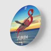 Pink Flamingo und Ocean Sunset Runde Wanduhr (Winkel)
