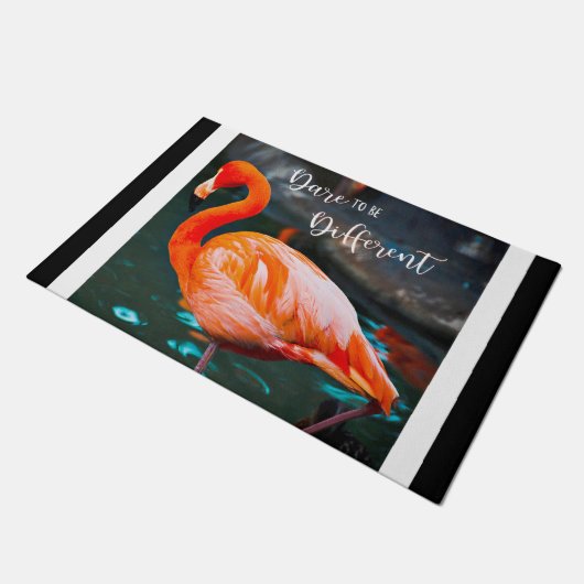 Pink Flamingo wagen sich, ein anderes Zitatskript  Fußmatte (Schrägansicht)