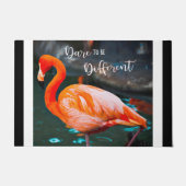 Pink Flamingo wagen sich, ein anderes Zitatskript  Fußmatte (Vorderseite)