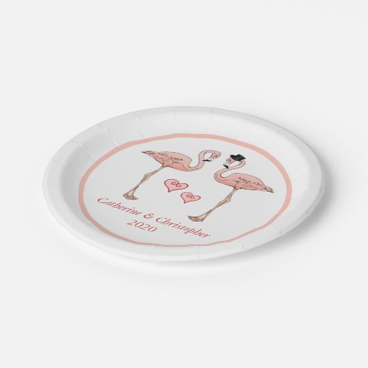 Pink Flamingo Wedding Bride Groom Hearts Love Bird Pappteller (Schrägansicht)