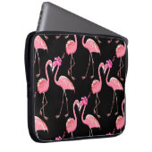 Pink Flamingos: Schwarzer Hintergrund Vintag Laptopschutzhülle (Vorne Rechts)