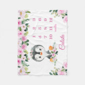 Pink Floral Baby Name Monthly Milestone Pinguin Fleecedecke (Vorderseite)