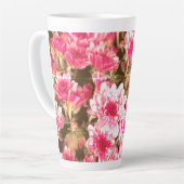 Pink Floral Bloom Pattern – Soft Botanical Design Milchtasse (Linke Ecke)