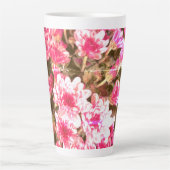 Pink Floral Bloom Pattern – Soft Botanical Design Milchtasse (Vorderseite)