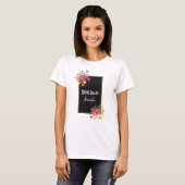 Pink Floral Bouquet mit schwarzem Rahmen T-Shirt (Vorne ganz)