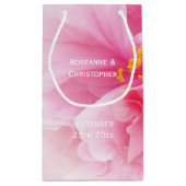 Pink Floral Design Wedding Kleine Geschenktüte (Rückseite)