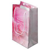 Pink Floral Design Wedding Kleine Geschenktüte (Vorderseite Schrägansicht)