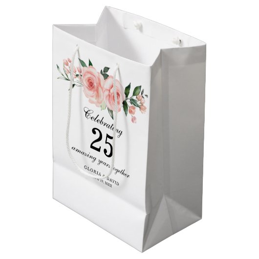Pink Floral Elegant  Wedding  Medium Gift Bag Mittlere Geschenktüte (Vorderseite Schrägansicht)