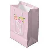 Pink Floral Heart Geschenktasche Mittlere Geschenktüte (Vorderseite Schrägansicht)