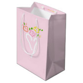 Pink Floral Heart Geschenktasche Mittlere Geschenktüte (Rückseite Schrägansicht)