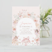 Pink Floral Whimsical Fairy Birthday Einladung (Stehend Vorderseite)