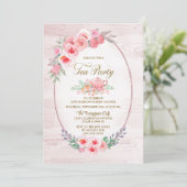 Pink Floral Wood Tee Party Babydusche Einladung (Stehend Vorderseite)
