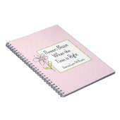 Pink floraler inspirierender Zitat Mit Monogramm Notizblock (Rechte Seite)