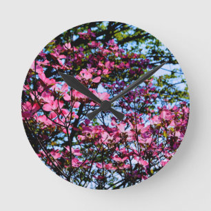 Pink flowering Dogwood tree Runde Wanduhr