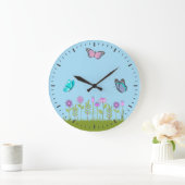 Pink Flowers and Butterfly All-Over Print Große Wanduhr (Zuhause)