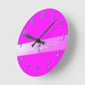 Pink Fluorescent Monogram Runde Wanduhr (Winkel)