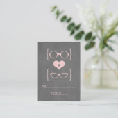 Pink Geeky Glasses Chalkboard Platzkarten (Stehend Vorderseite)