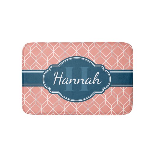Pink Geometric Diamond Muster Blue Monogram Badematte (Vorderseite)