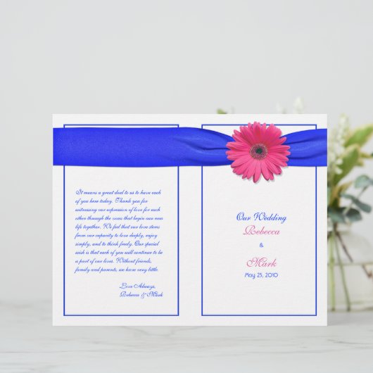 Pink Gerber Daisy Blue Ribbon Wedding Program (Stehend Vorderseite)