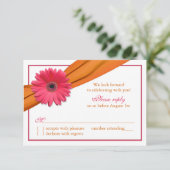 Pink Gerber Daisy Orange Ribbon Wedding RSVP Card (Stehend Vorderseite)