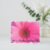 Pink Gerber Daisy Wedding Einladung (Stehend Vorderseite)