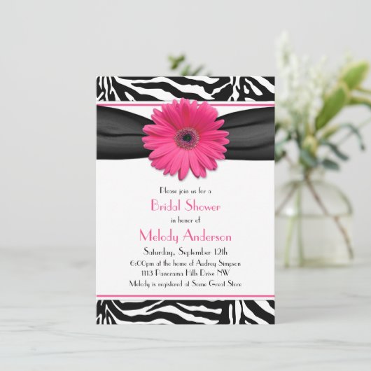 Pink Gerber Daisy Zebra Print Brautparty Einladung (Stehend Vorderseite)