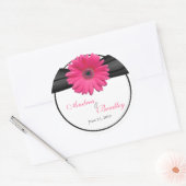Pink Gerbera Daisy Black Personalisiert Wedding Runder Aufkleber (Umschlag)