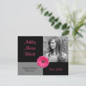 Pink Gerbera Daisy Funky Foto Abschluss Einladung (Stehend Vorderseite)