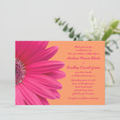 Pink Gerbera Daisy mit Orange Wedding Einladung (Stehend Vorderseite)