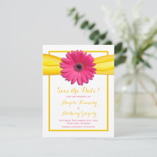 Pink Gerbera Daisy Yellow Ribbon Wedding Save The Date (Stehend Vorderseite)