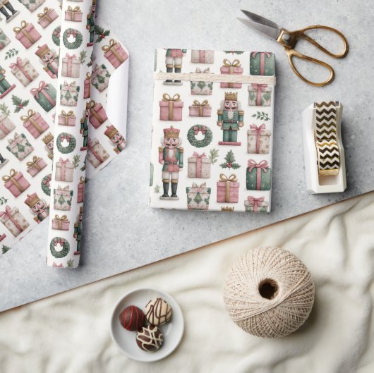 Pink Geschenke mit Holiday Nutcracker Geschenkpapier (Kunsthandwerk)