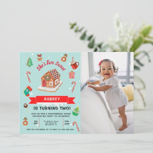 Pink Gingerbrett Weihnachten Einladung (Stehend Vorderseite)