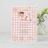 Pink Gingham Baby Is Brewing Winter Baby Shower Einladung (Stehend Vorderseite)