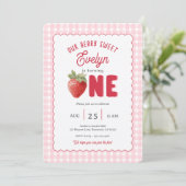 Pink Gingham Beeren Erste Erdbeere Thema Einladung (Stehend Vorderseite)