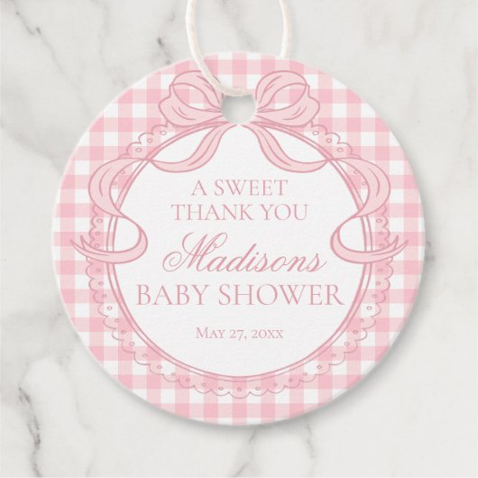 Pink Gingham Coquette Bow Baby Shower Circle Geschenkanhänger (Vorderseite)
