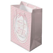 Pink Gingham Coquette Bow Bridal Shower Favors Mittlere Geschenktüte (Vorderseite Schrägansicht)