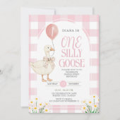 PINK Gingham Daisy One Albern Goose Birthday Einladung (Vorderseite)