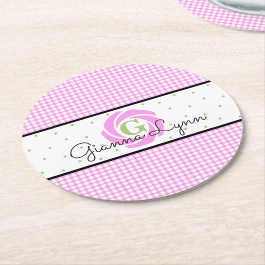 Pink Gingham Monogram Runder Pappuntersetzer (Angewinkelt)