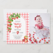 Pink Gingham Strawberry 1. Geburtstag Foto Einladung (Vorderseite)