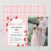 Pink Gingham Strawberry Baby Dusche Party Foto Einladung (Vorne/Hinten)