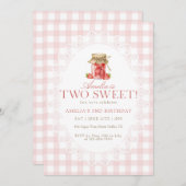 Pink Gingham Two Sweet Strawberry Birthday Einladung (Vorne/Hinten)