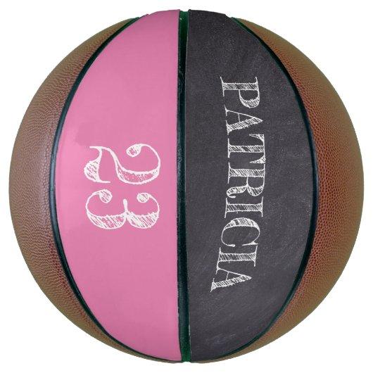 Pink Girl Name Sportnummer Chalkboard Ätzung Basketball (Vertikal)