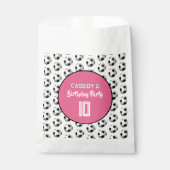 Pink Girl Soccer Birthday Party Geschenktütchen (Vorderseite)