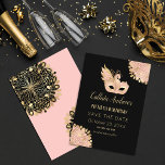 Pink Gold Black Masquerade Maske 50. Geburtstag Save The Date<br><div class="desc">Diese hübsche und moderne 50. Geburtstagsparty Save the Date ist perfekt für die trendige und stilvolle Geburtstagsfrau. Das wunderschöne, einzigartige und elegante Design zeigt ein Imitat mit Goldfolie, das auf einem schwarzen Hintergrund mit einer handgezeichnet Maskerade aus schwarzem Rosa bedruckt ist. Dieser illustrative zeichn wird ergänzt durch zwei blumengeschmückte verzierte...</div>