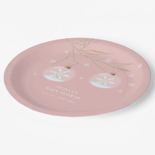 Pink Gold Winter Snowflake Babydusche Pappteller (Schrägansicht)