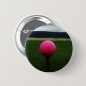Pink Golf Ball auf dem Golfplatz Button (Vorne & Hinten)