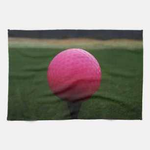 Pink Golf Ball auf dem Golfplatz Handtuch