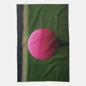 Pink Golf Ball auf dem Golfplatz Handtuch (Vertikal)
