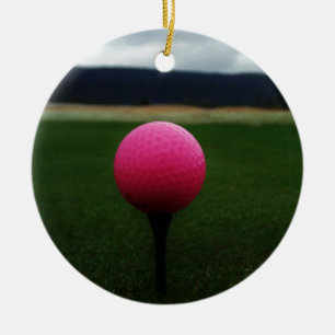 Pink Golf Ball auf dem Golfplatz Keramikornament