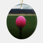 Pink Golf Ball auf dem Golfplatz Keramikornament (Links)